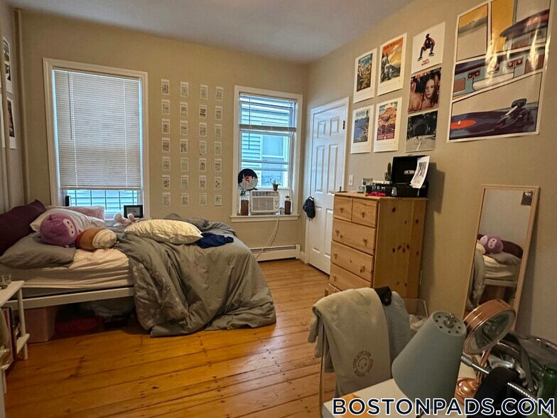 Building Photo - 47 Hillside St