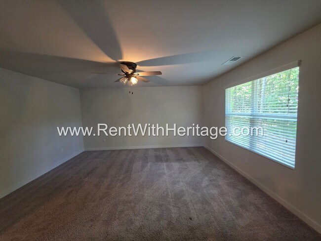 Building Photo - 8650 Paradise Dr