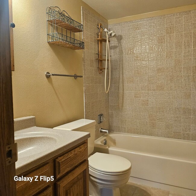 Building Photo - Buffalo Village Condo -2 Bedroom/2 Bath, G...