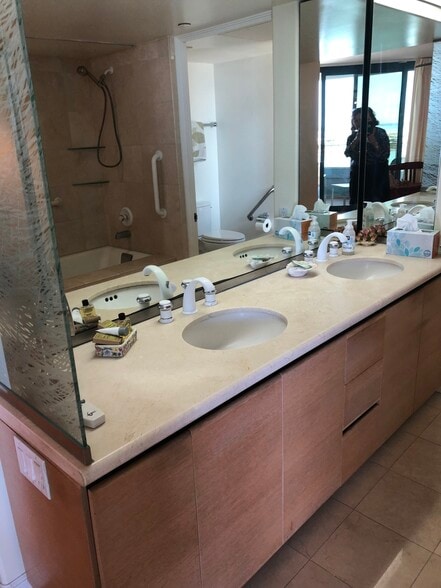 Building Photo - 66 Queen St