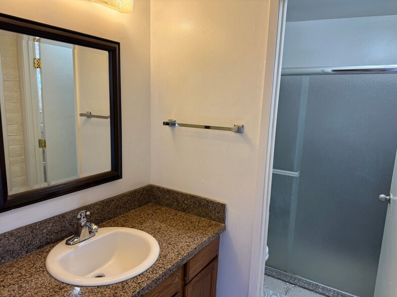 Building Photo - 4541 E San Francisco Blvd