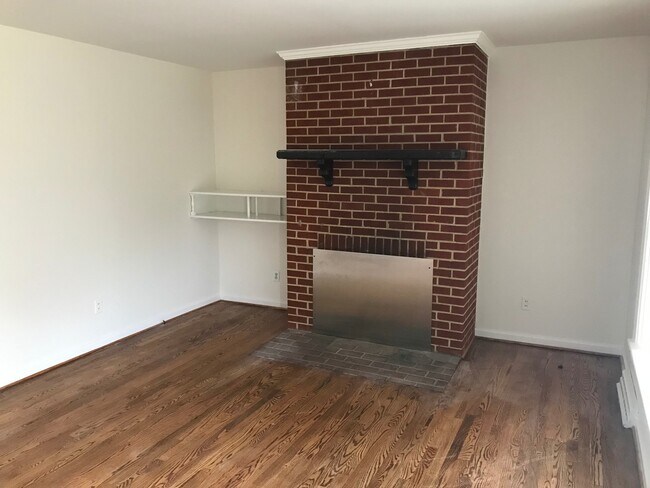 Building Photo - --  AVAILABLE IMMEDIATELY  -- 3 BR / 1 BA West End Home, Fenced in Backyard. Available Immediately!