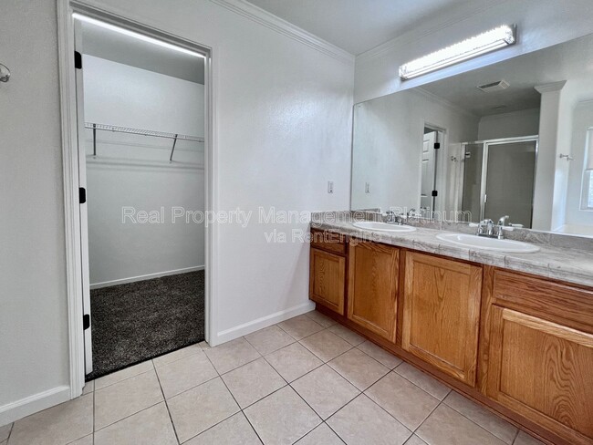 Building Photo - 6054 E Hampton Way