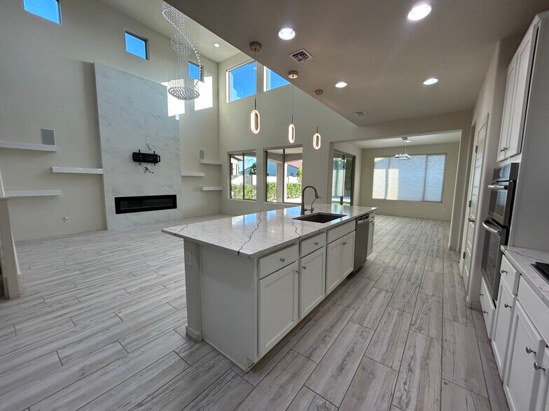 Building Photo - 8909 W Missouri Ave