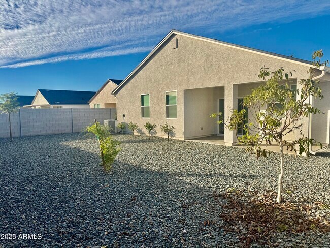 Building Photo - 5835 E Freesia Ln