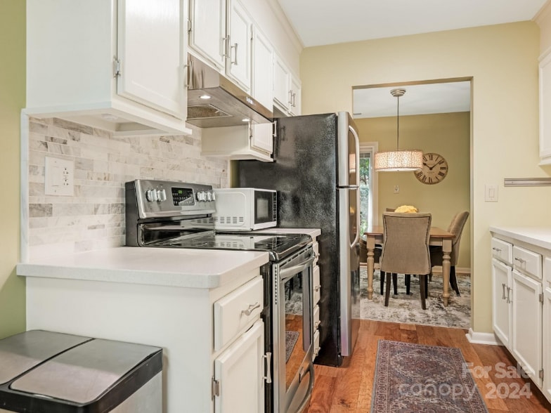Building Photo - 9039 Covedale Dr