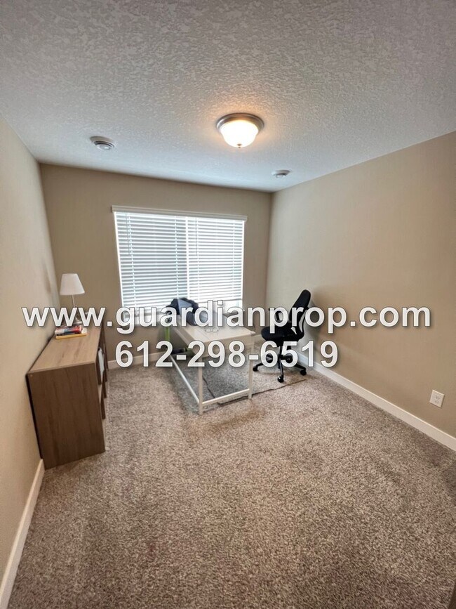 Building Photo - Luxury 2020 Built Townhouse Available June 1, Open Floor Plan, Fireplace, Patio, Primary w/Huge P...