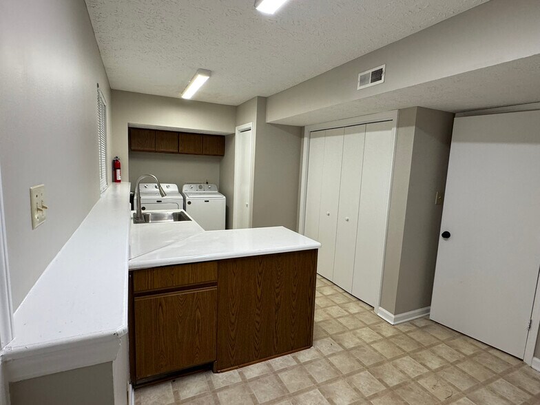 Building Photo - 3209 Joanne Dr