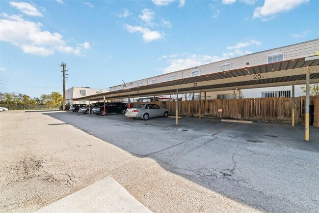 Building Photo - 6201 Ranchester Dr