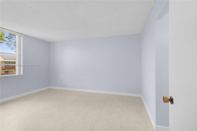 Building Photo - 8303 SW 142nd Ave
