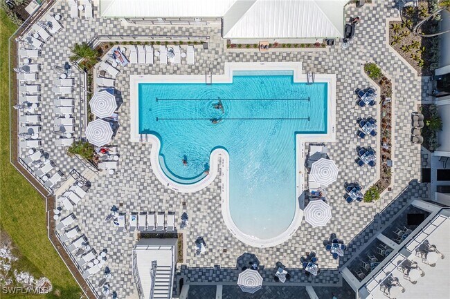 Building Photo - 265 Barefoot Beach Blvd