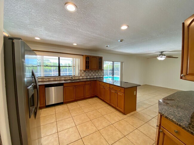 Building Photo - 3015 Crested Cir
