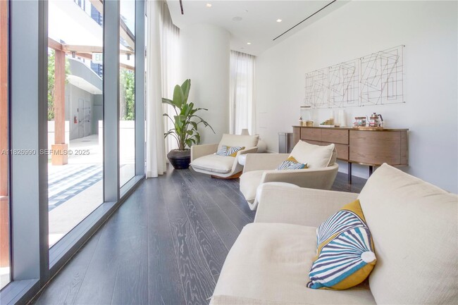 Building Photo - 801 S Miami Ave