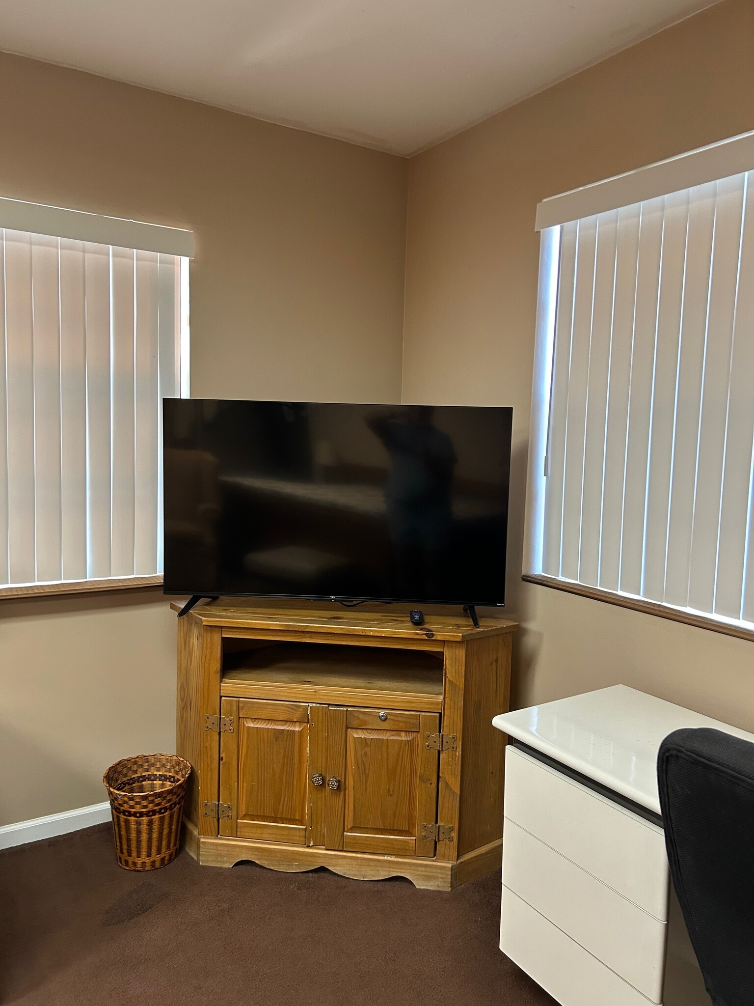 smart tv - 630 NW 7th Ave