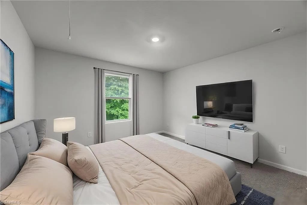 Building Photo - Room in House on Hazelburn Dr