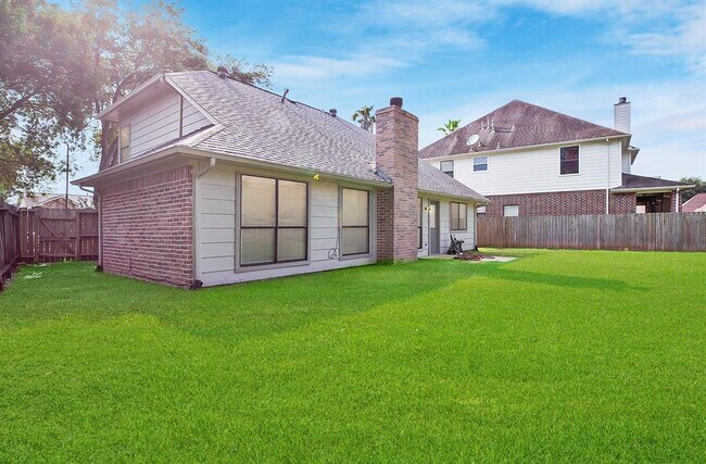 Building Photo - 3807 Cedar Valley Dr