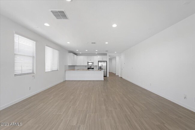 Building Photo - 17021 W Echo Ln