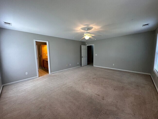 Building Photo - Exclusively Offered By Muse Realty Rentals...