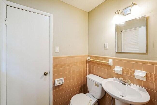 Building Photo - $1250! 3Bed/1Bath in Center Point! Available now! Free Application BLACK FRIDAY DEAL Ends 11/29!