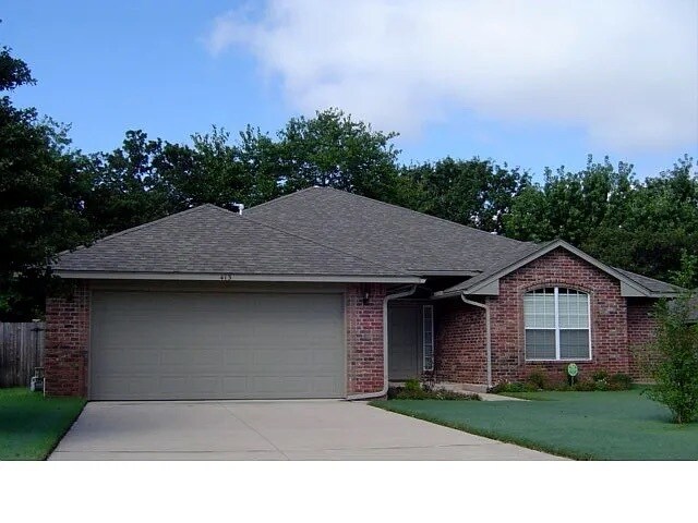 Building Photo - 413 Pinehurst drive