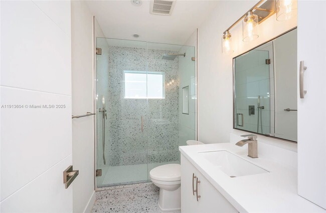 Building Photo - 636 Malaga Ave