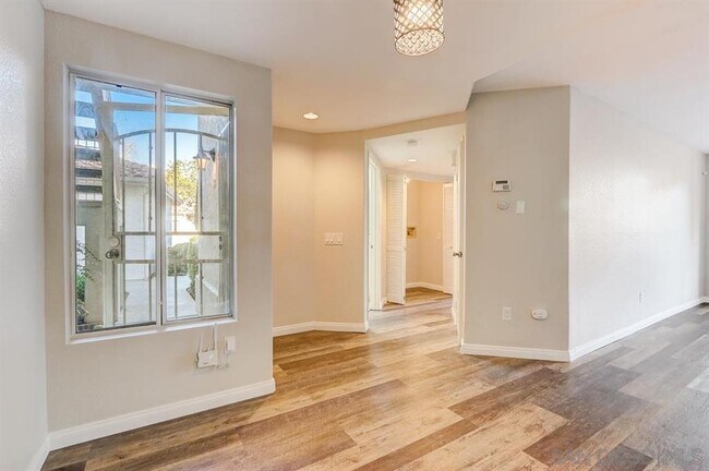 Building Photo - 330 Isthmus Way