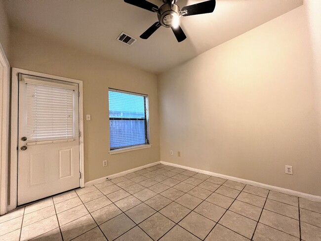 Building Photo - Ready and clean 3 bedrooms in Rice Militar...