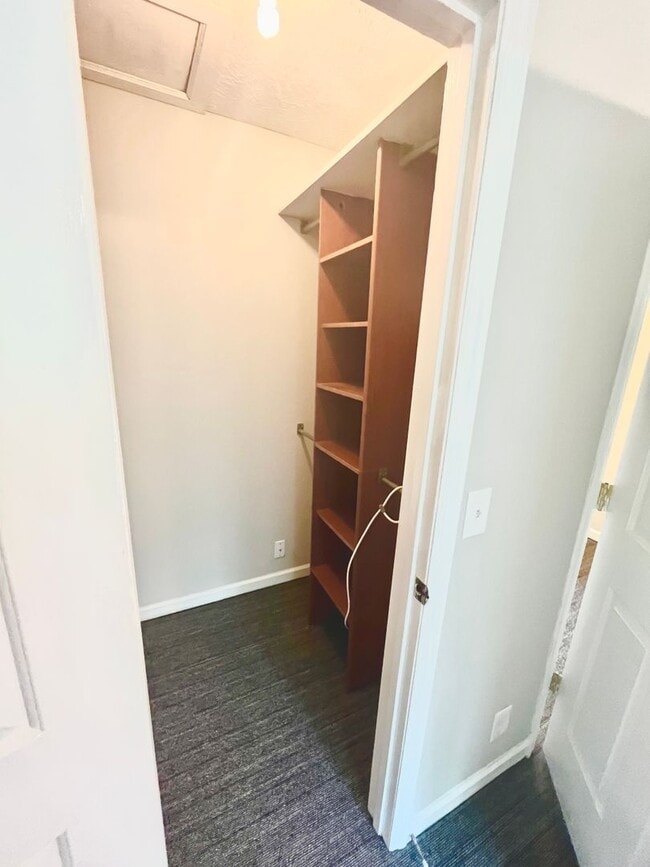 Building Photo - Spacious 2 bedroom/1.5 bathroom Donelson t...