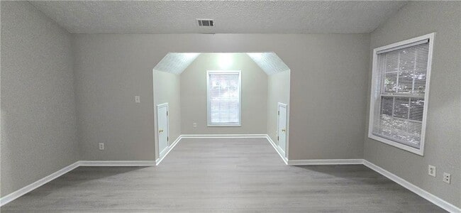 Building Photo - 610 James Ridge Dr