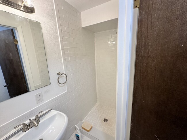 Building Photo - "Charming 3-Bedroom Condo with Hardwood Fl...