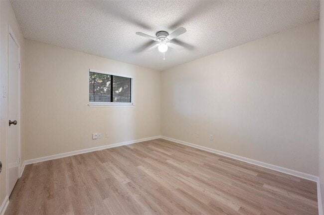 Building Photo - 608 Country Aire Dr