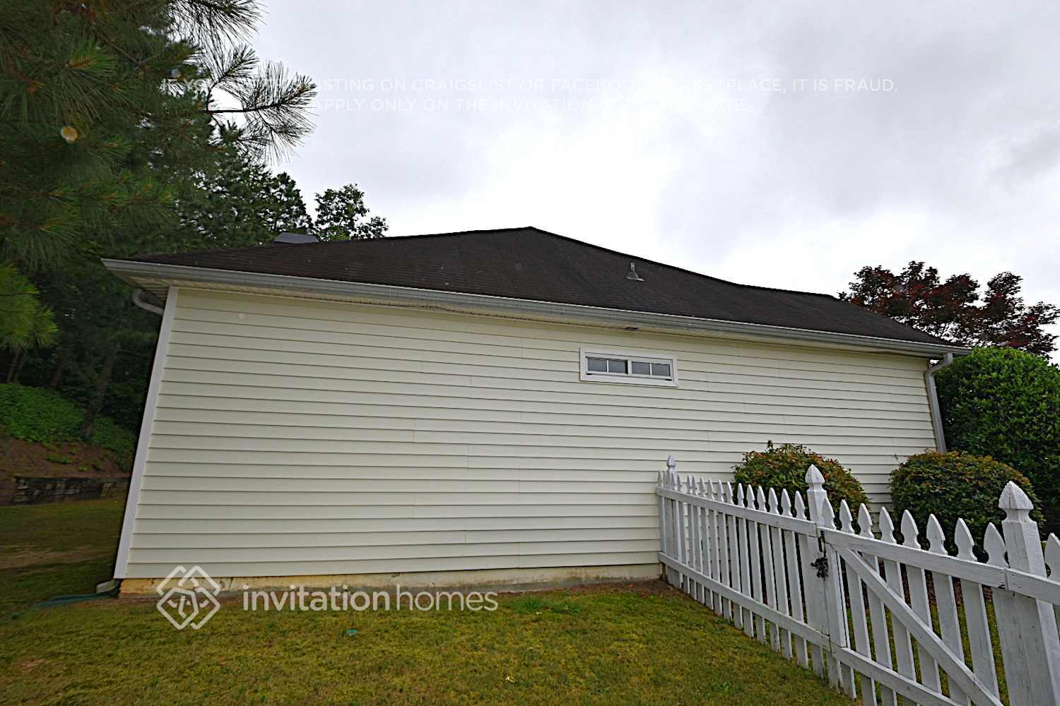 Building Photo - 960 Soaring Dr NE