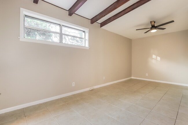 Building Photo - 927 E Shadowlawn Ave
