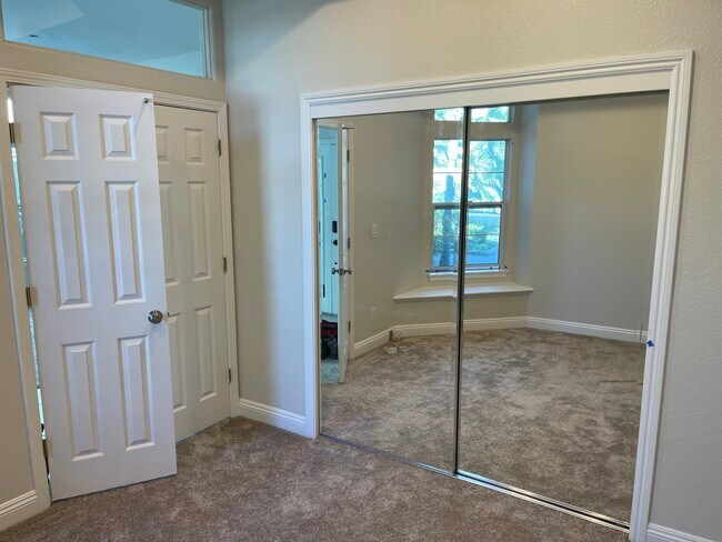 Building Photo - 5637 Darby Rd