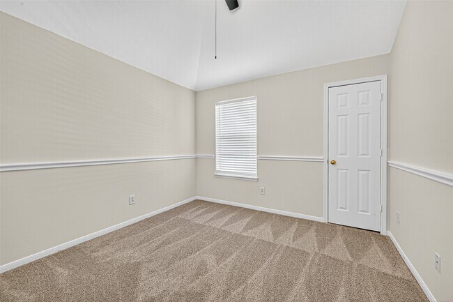 Building Photo - 15618 Edgemere Ct