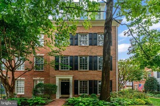 Building Photo - 1210 Roundhouse Ln