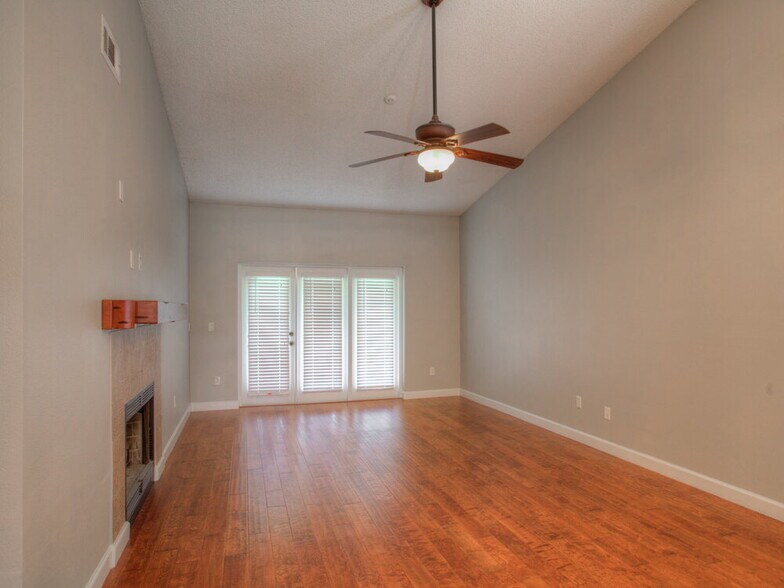 Building Photo - 420 Mainsail Ct
