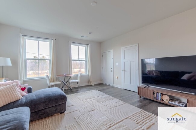 Building Photo - 100 Matisse Pl