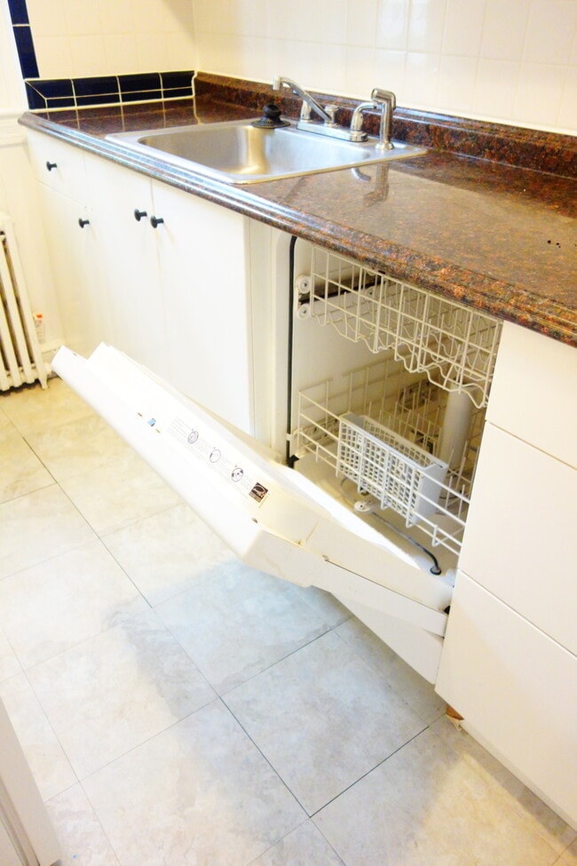 Building Photo - 8409 Greenwood Ave