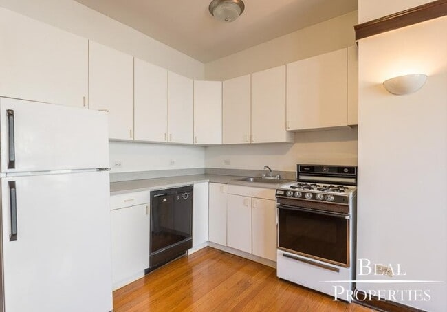 Building Photo - 0 bedroom in CHICAGO IL 60613