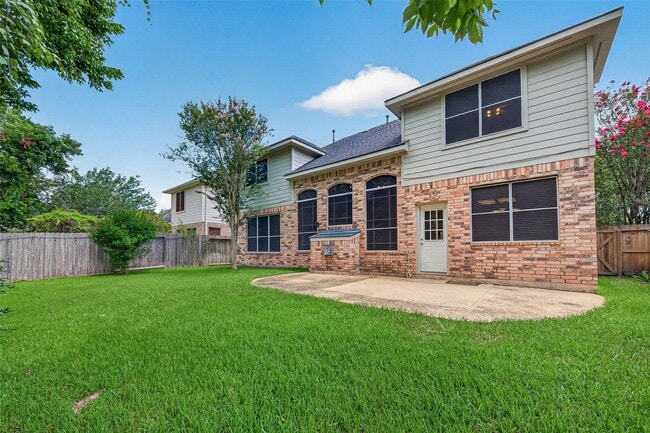 Building Photo - 2710 Five Oaks Dr