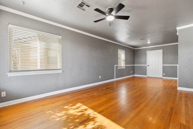 Building Photo - 3221 NW 39th Terrace