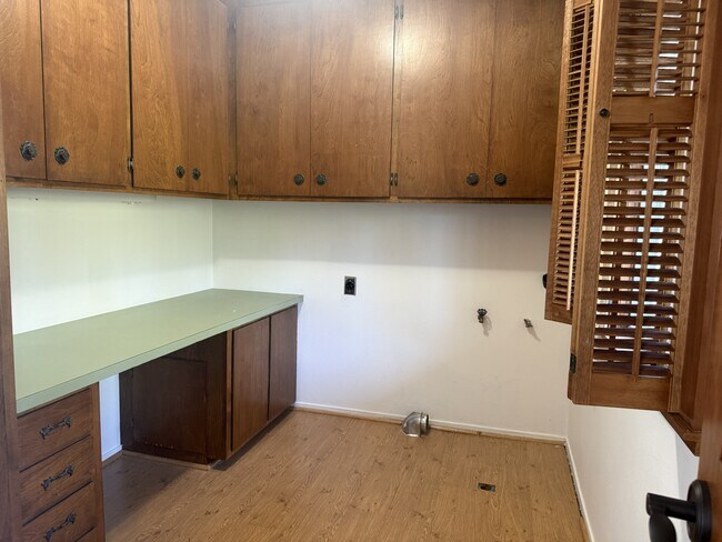 Building Photo - 628 Canyon Rd