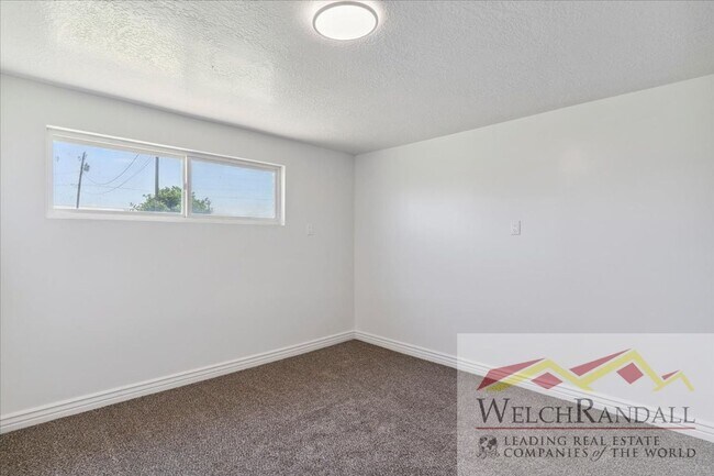 Building Photo - Charming Single Family Home in Hooper