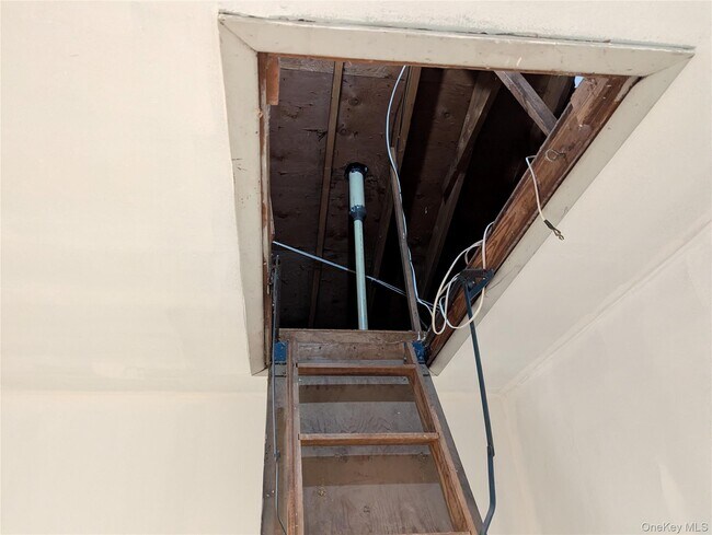 Building Photo - 144 Sequoia Dr