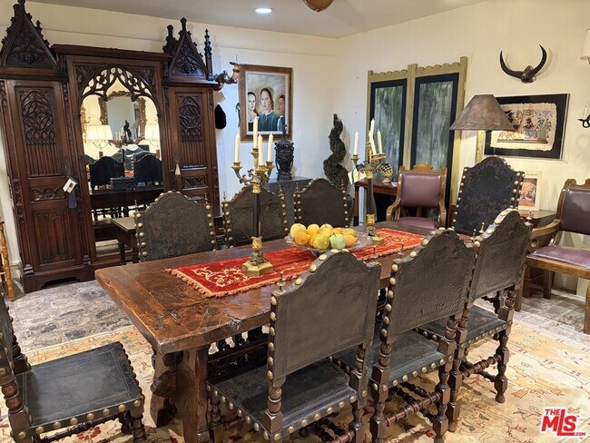 Building Photo - 2252 W Washington Blvd