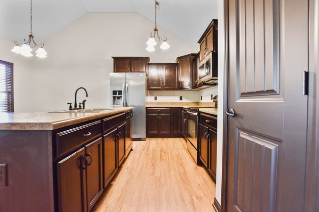 Building Photo - Pet Friendly Four Bedroom!