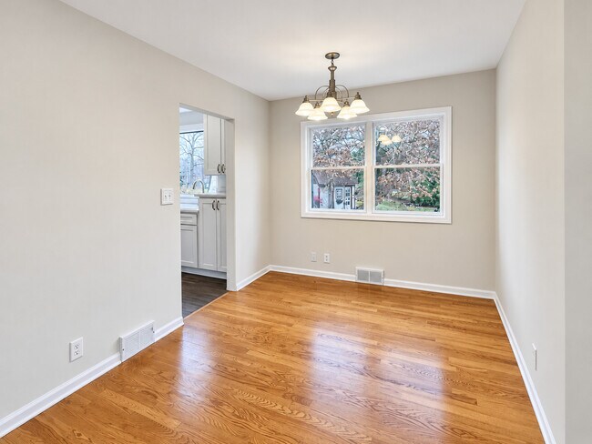 Building Photo - 21334 W Pepper Dr