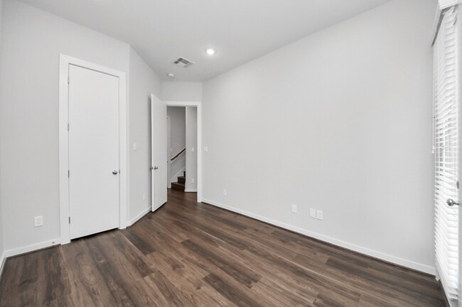 Building Photo - 608 Thornton Rd