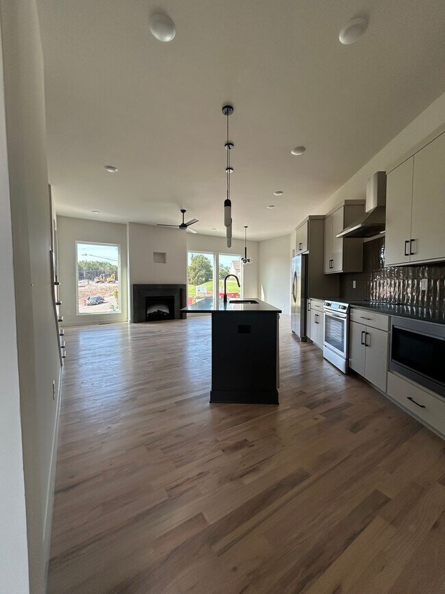 Building Photo - Amazing New Construction North Nashville!